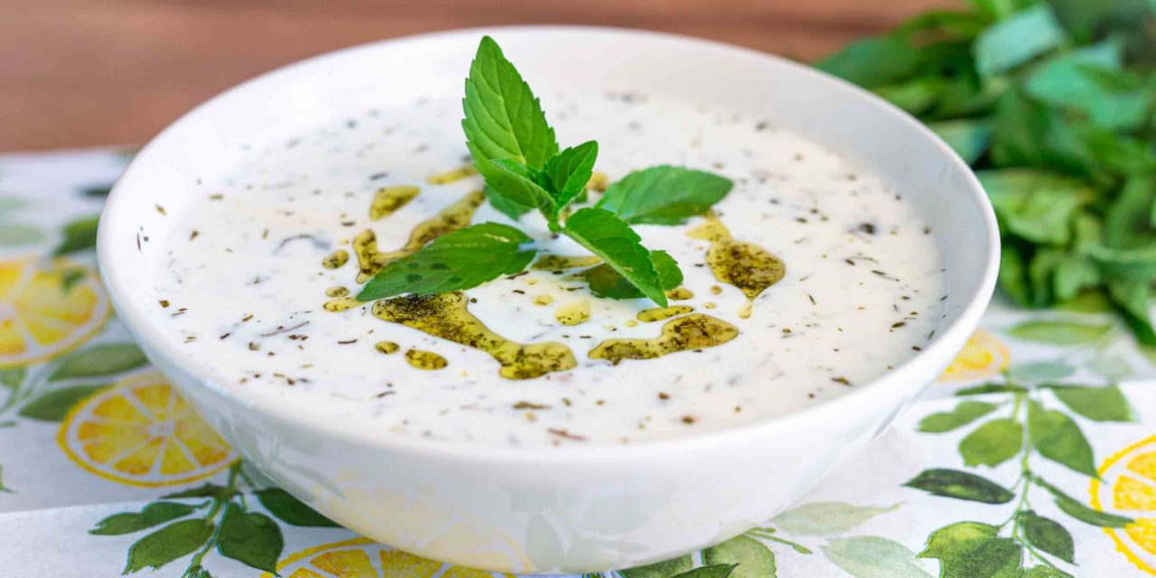 Türkische Joghurt Suppe – Rezept mit Kichererbsen, Bulgur & Minze