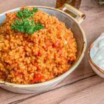 „Bulgur Pilav“ Rezept – Bulgur-Pfanne mit Tomaten & Paprika