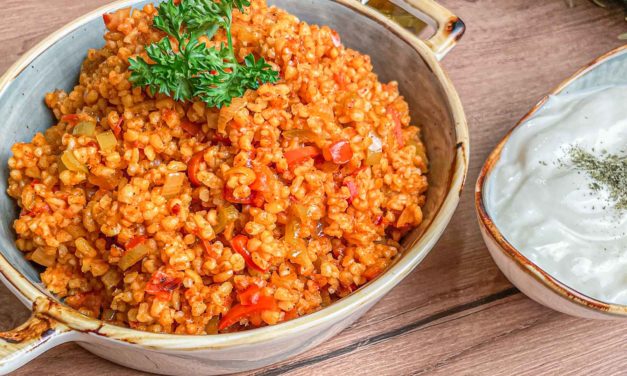 „Bulgur Pilav“ Rezept – Bulgur-Pfanne mit Tomaten & Paprika