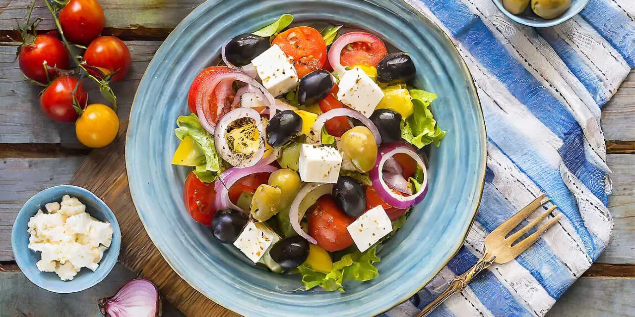 Choriatiki – der griechische Salat – einfach & selbstgemacht
